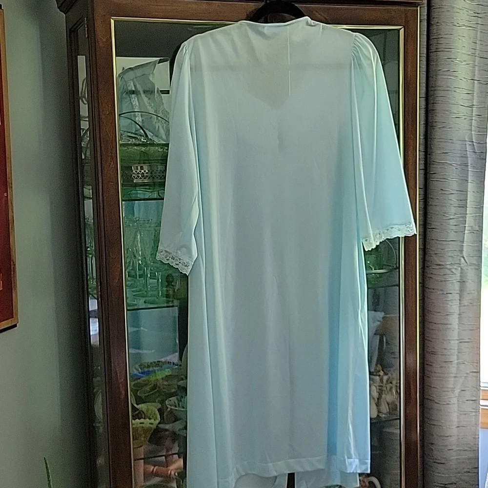LORRAINE ROBE - Picture 5 of 7